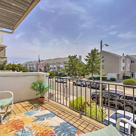 Brigantine Retreat With Balconies - Walk To Beach!